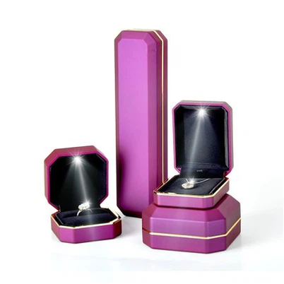 Škatla za nakit za poročne prstane